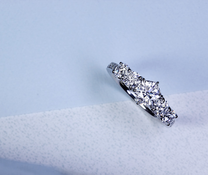 ジュエリー通販ジュエルプラネット【日替り大特価】K18　Total0.5ct　プリンセスカットダイヤモンドリング【10月8日20時販売開始】