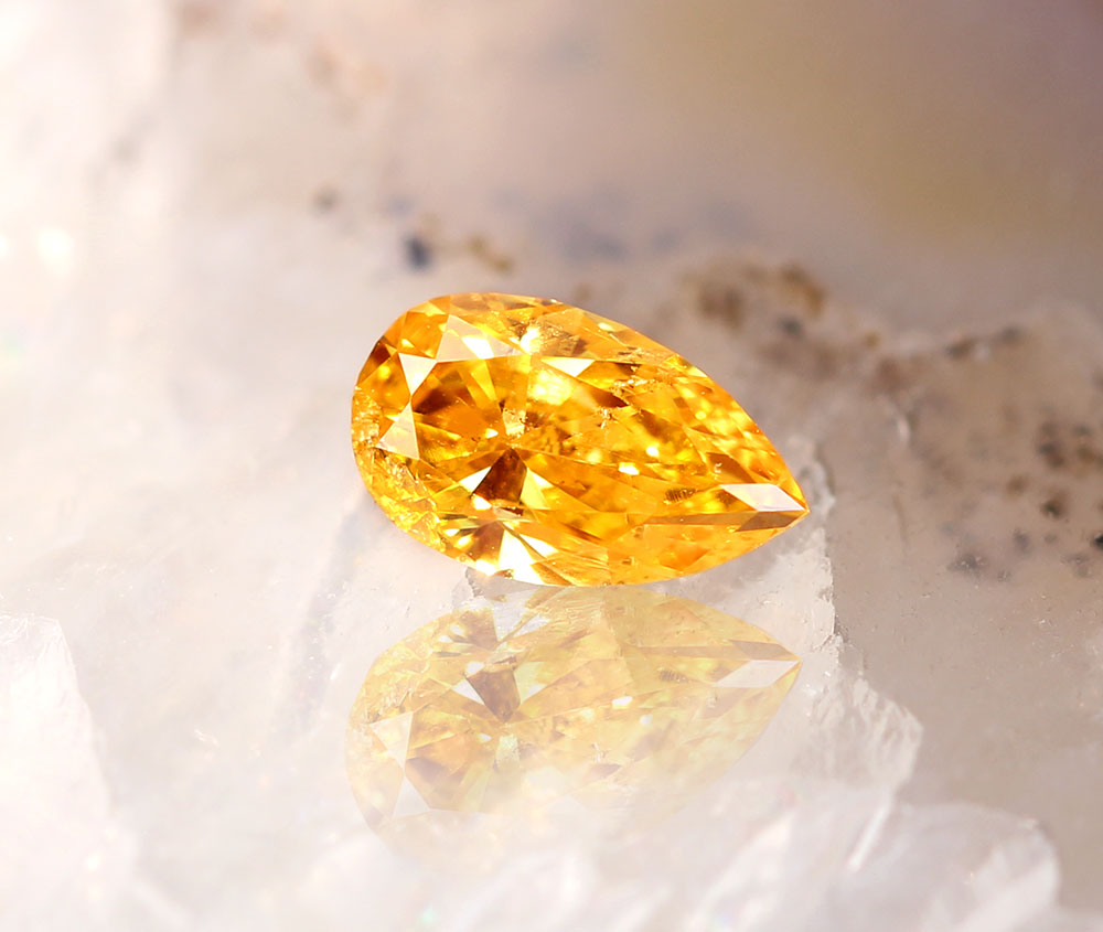 ダイヤモンドFANCY VIVID ORANGE YELLOW 0.134＆0.141ct