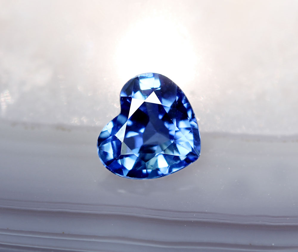 天然サファイア ハートシェイプカット ルース1.5ct