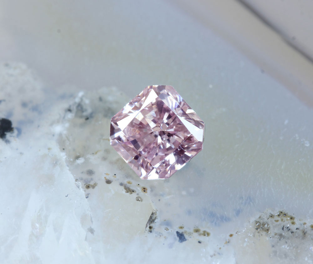 0.06 ct FANCY PINK 天然 ダイヤモンドマーキス