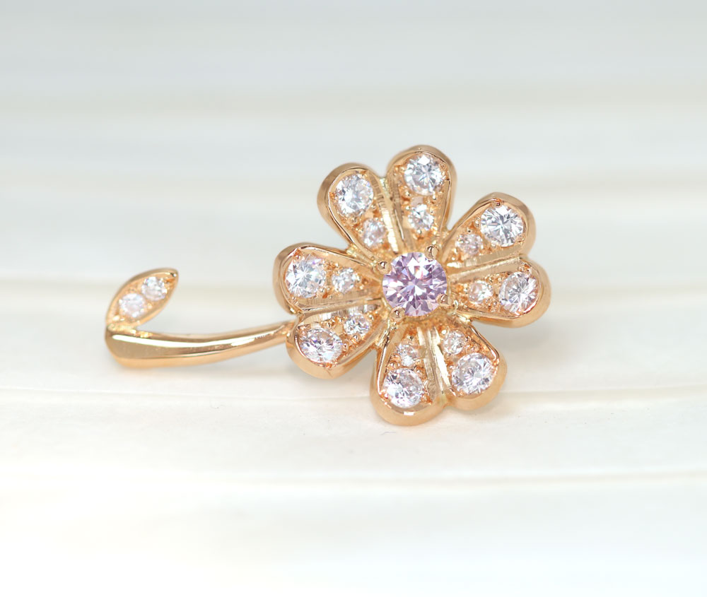 ピンクダイヤモンド ブローチ