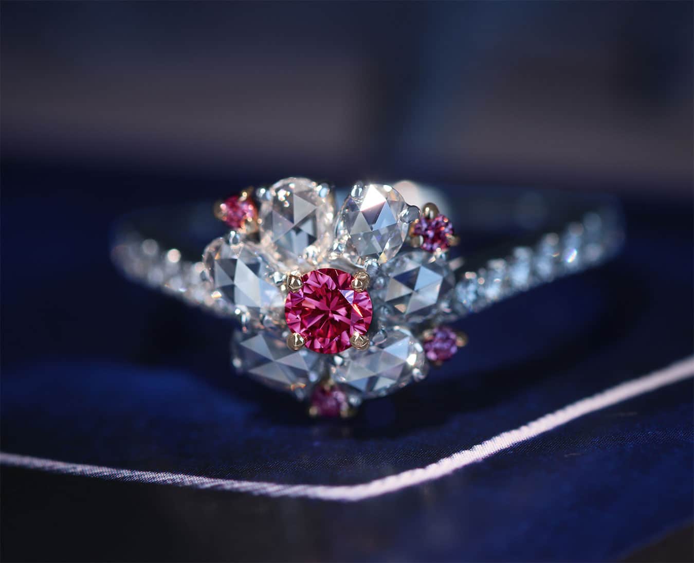 FANCY VIVID ピンクダイヤモンドリング