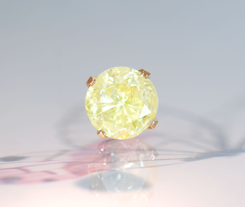 イエローダイヤモンド ピアス