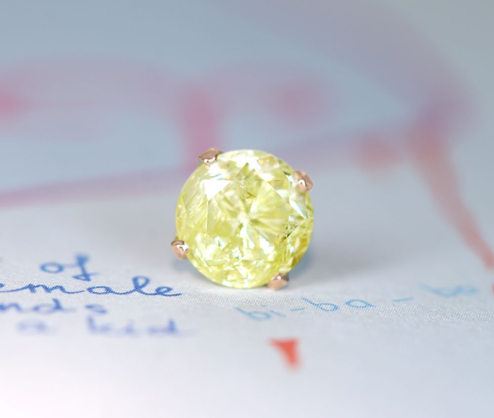 イエローダイヤモンド ピアス